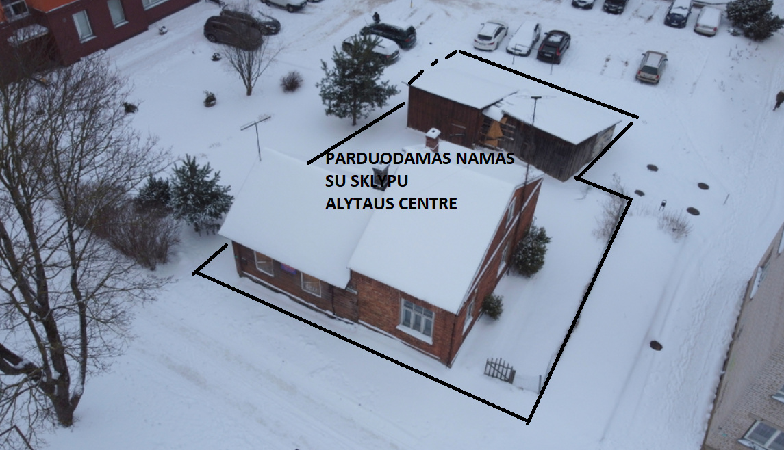 Alytaus miesto centre, mūrinis namas su sklypu.