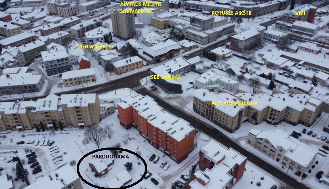 Alytaus miesto centre, mūrinis namas su sklypu.