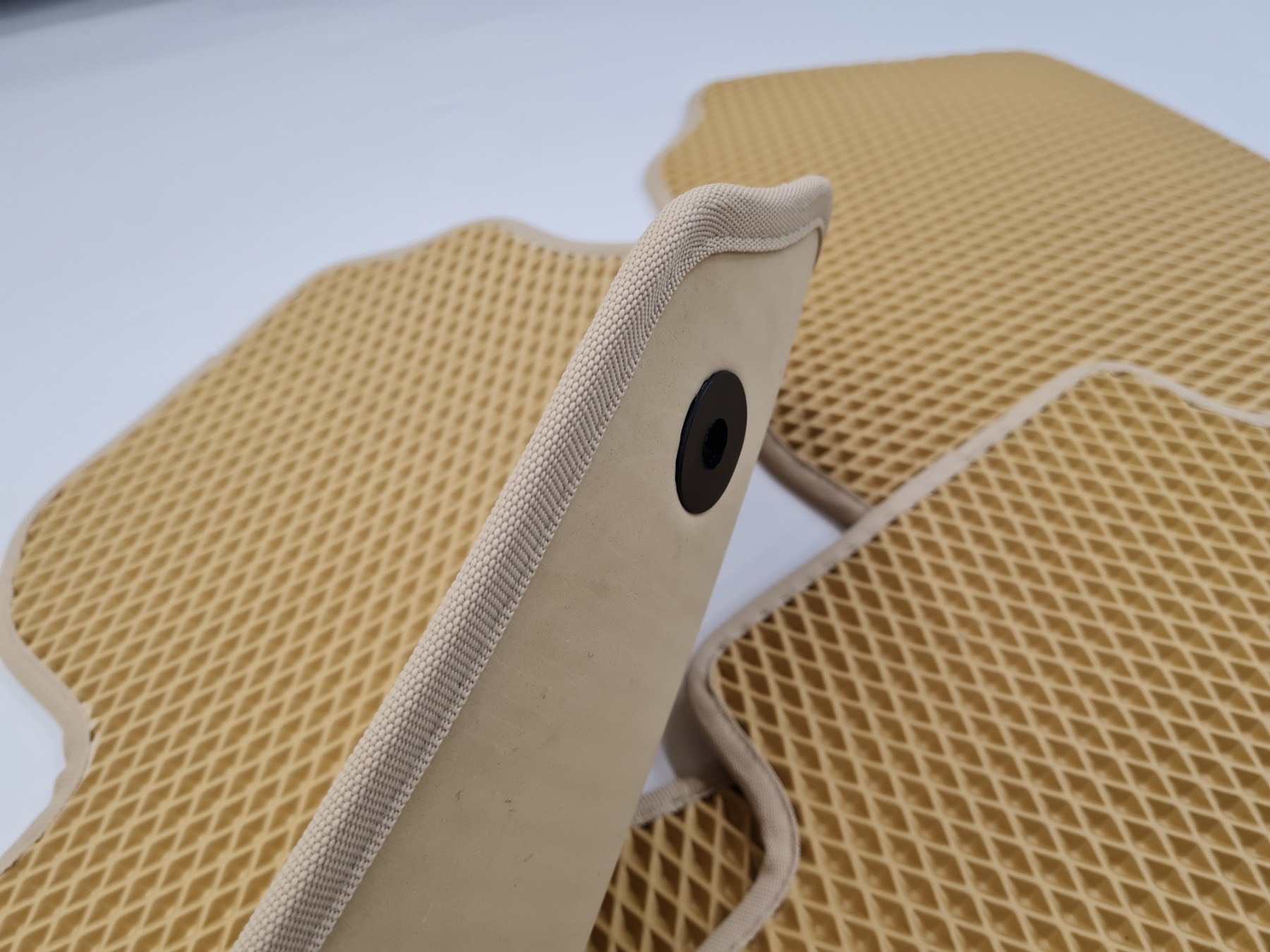 BentEvo Boutique – Stilingi Automobilio Aksesuarai