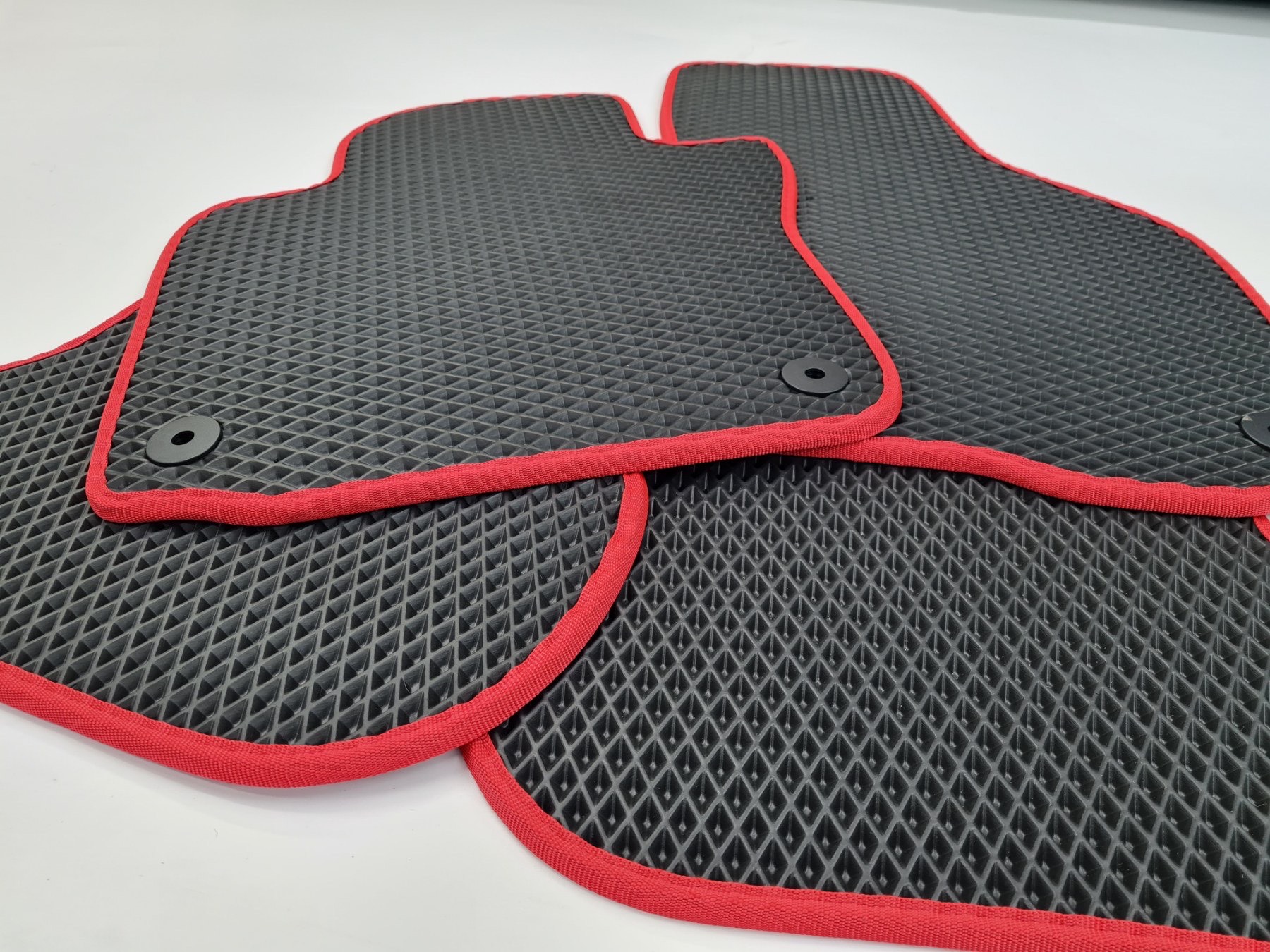 BentEvo Boutique – Stilingi Automobilio Aksesuarai