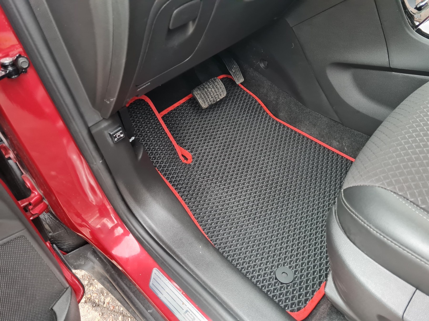 BentEvo Boutique – Stilingi Automobilio Aksesuarai