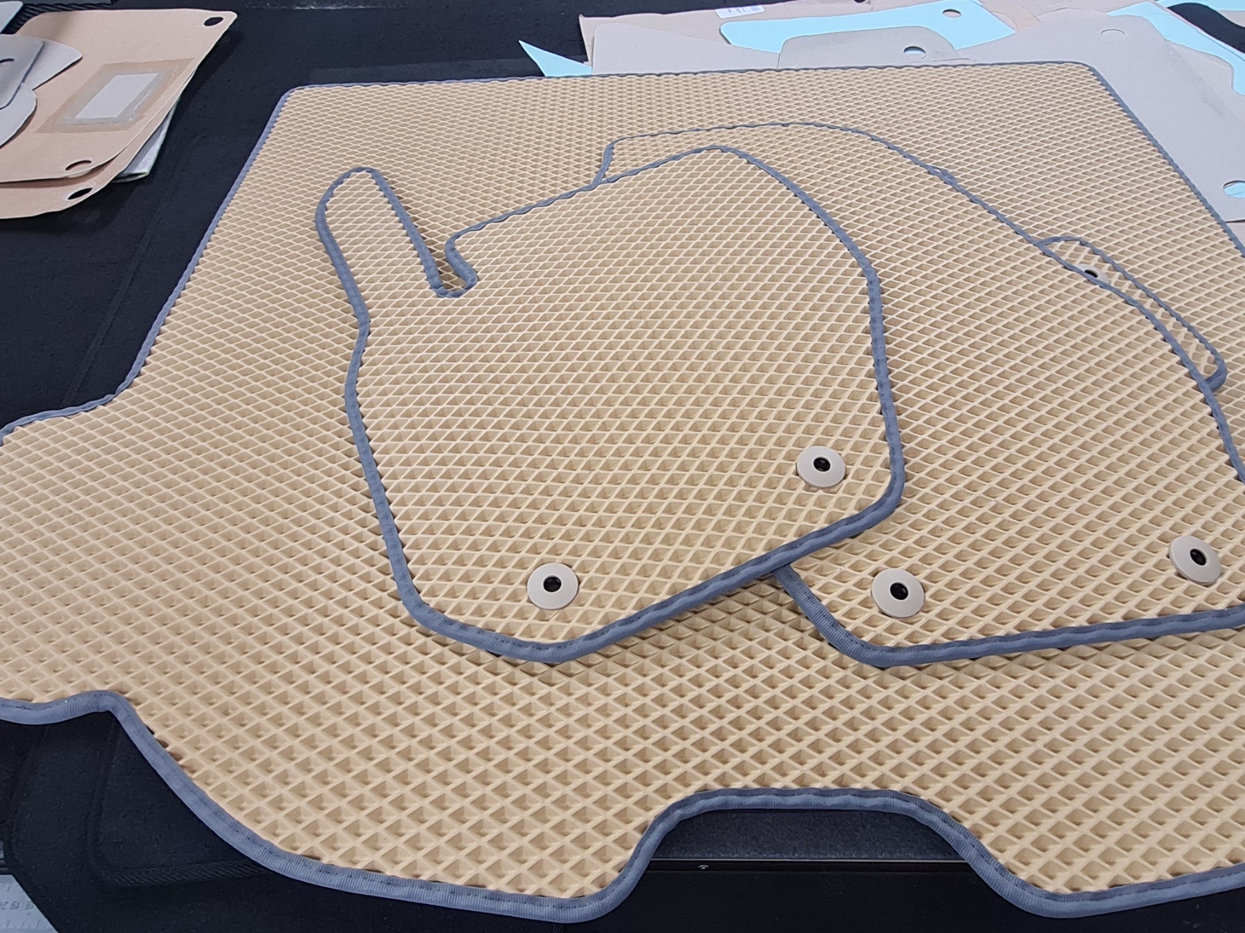 BentEvo Boutique – Stilingi Automobilio Aksesuarai