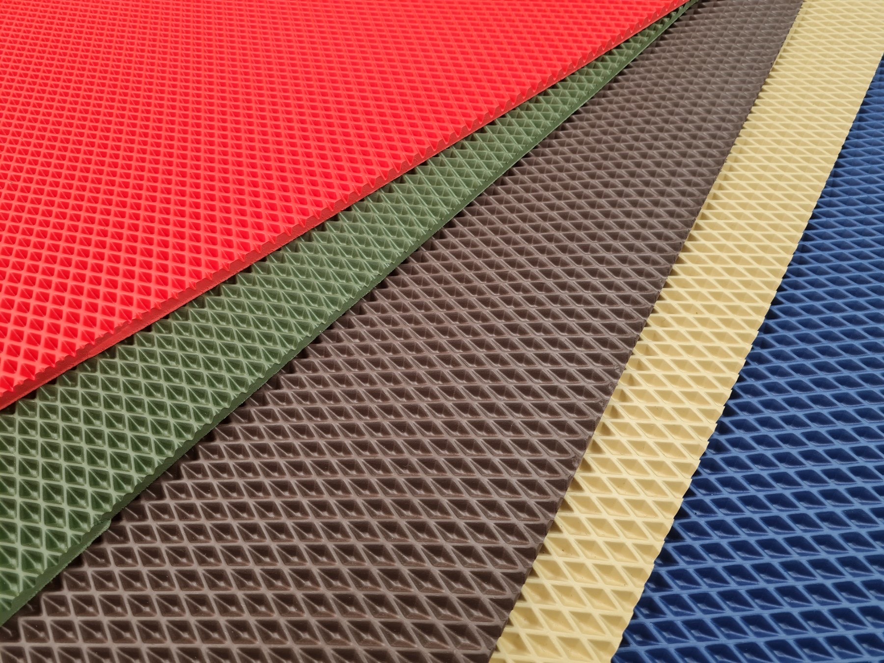 BentEvo Boutique – Stilingi Automobilio Aksesuarai