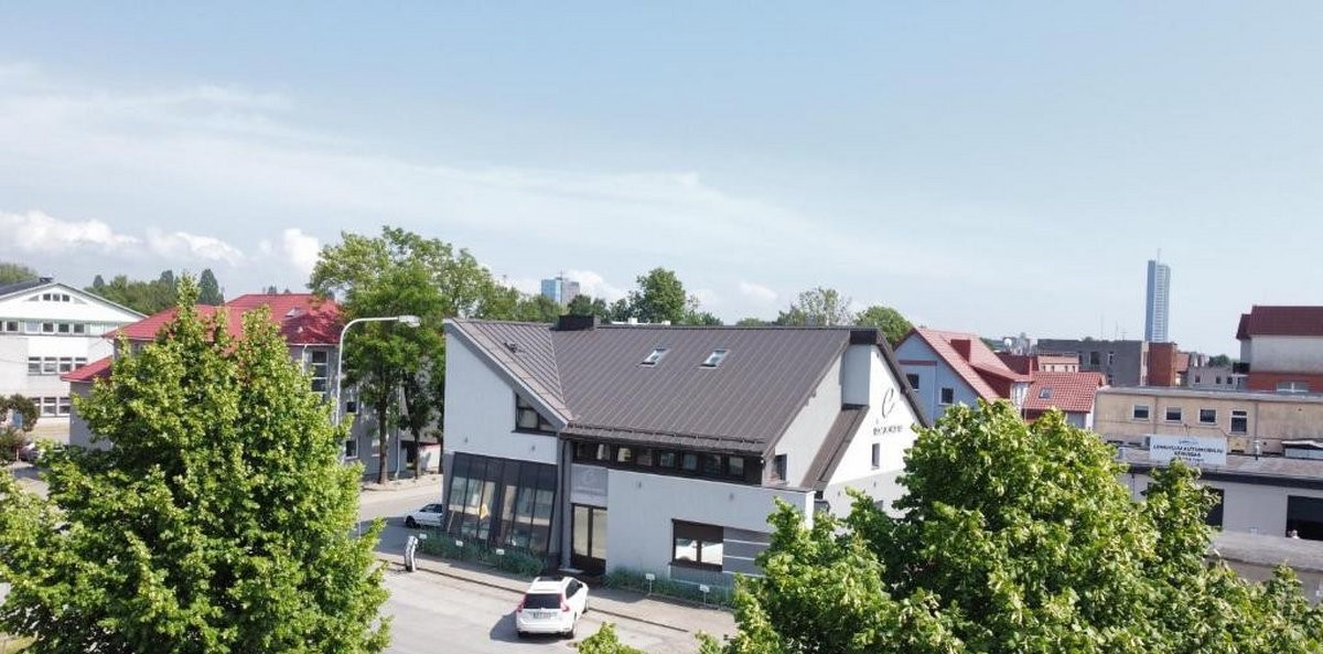 KLAIPĖDOJE BIJŪNŲ G., PARDUODAMAS PRABANGIAI ĮRENGTAS PASTATAS SU VEIKIANČIU VERSLU -TEIKIANČIU APGYVENDINIMO PASLAUGAS