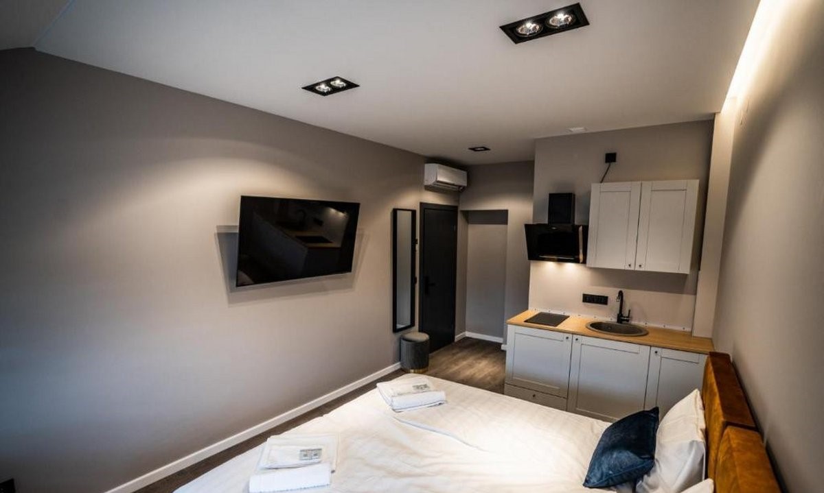 KLAIPĖDOJE BIJŪNŲ G., PARDUODAMAS PRABANGIAI ĮRENGTAS PASTATAS SU VEIKIANČIU VERSLU -TEIKIANČIU APGYVENDINIMO PASLAUGAS