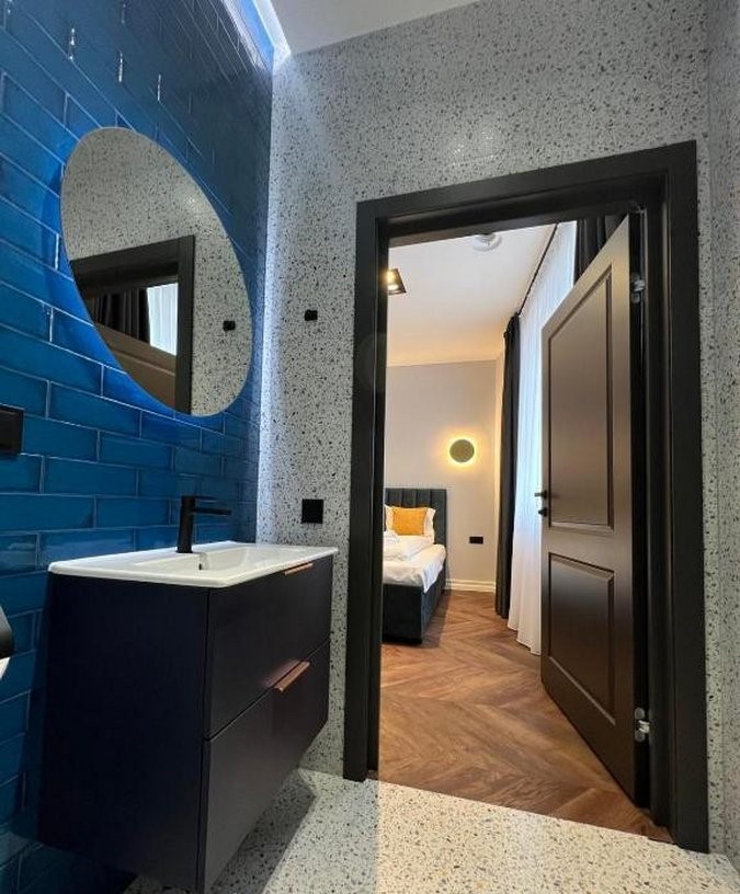 KLAIPĖDOJE BIJŪNŲ G., PARDUODAMAS PRABANGIAI ĮRENGTAS PASTATAS SU VEIKIANČIU VERSLU -TEIKIANČIU APGYVENDINIMO PASLAUGAS