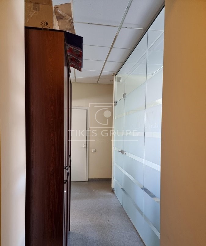 Pačiame Klaipėdos centre, parduodamos administracinės paskirties patalpos.