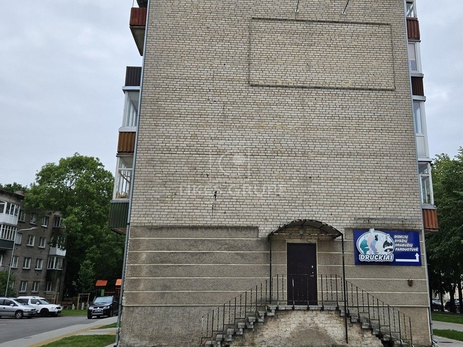 Klaipėdos m. parduodamos komercinės patalpos.