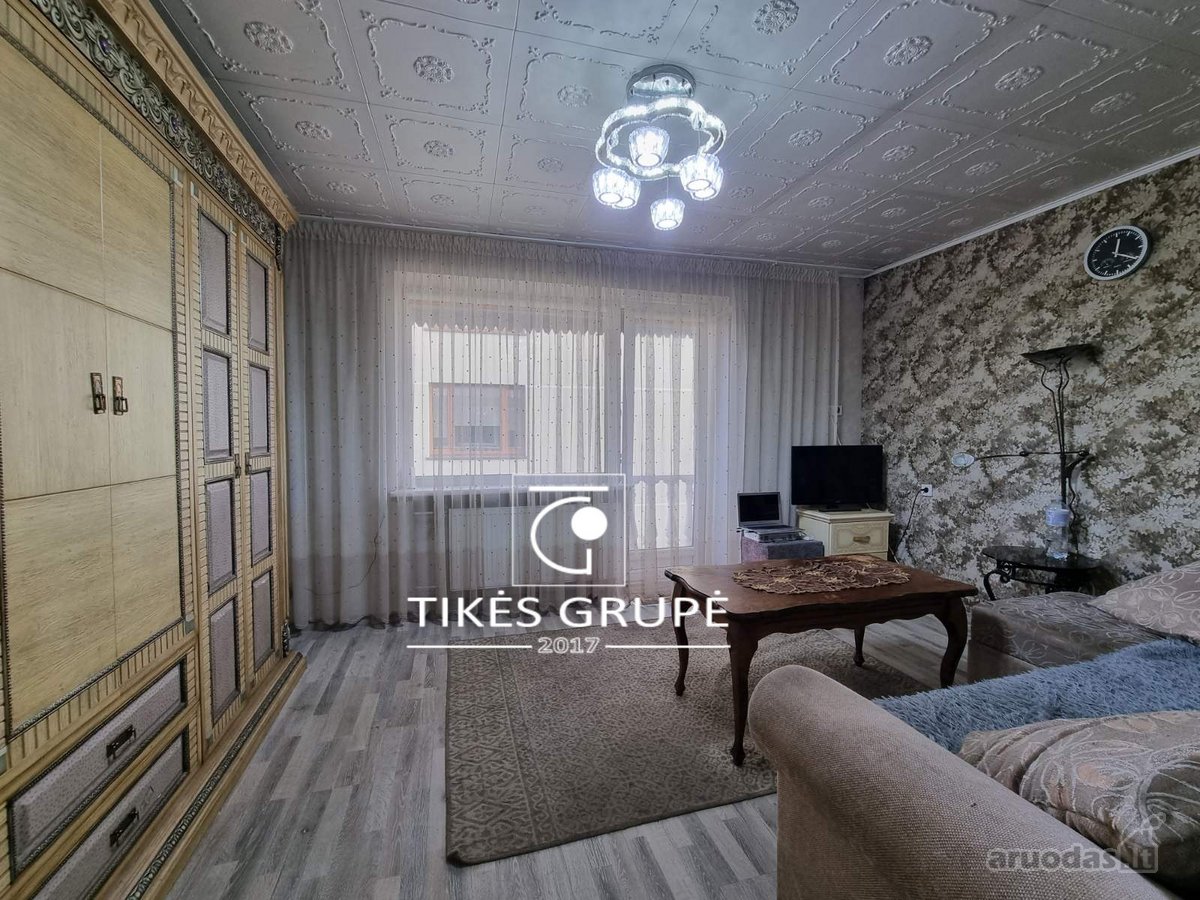 Klaipėdoje, Alytaus g., parduodamas erdvus 364,24 kv.m., mūrinis gyvenamas namas. Sklypas 6 arai + 3 arus galima išsipirkti.