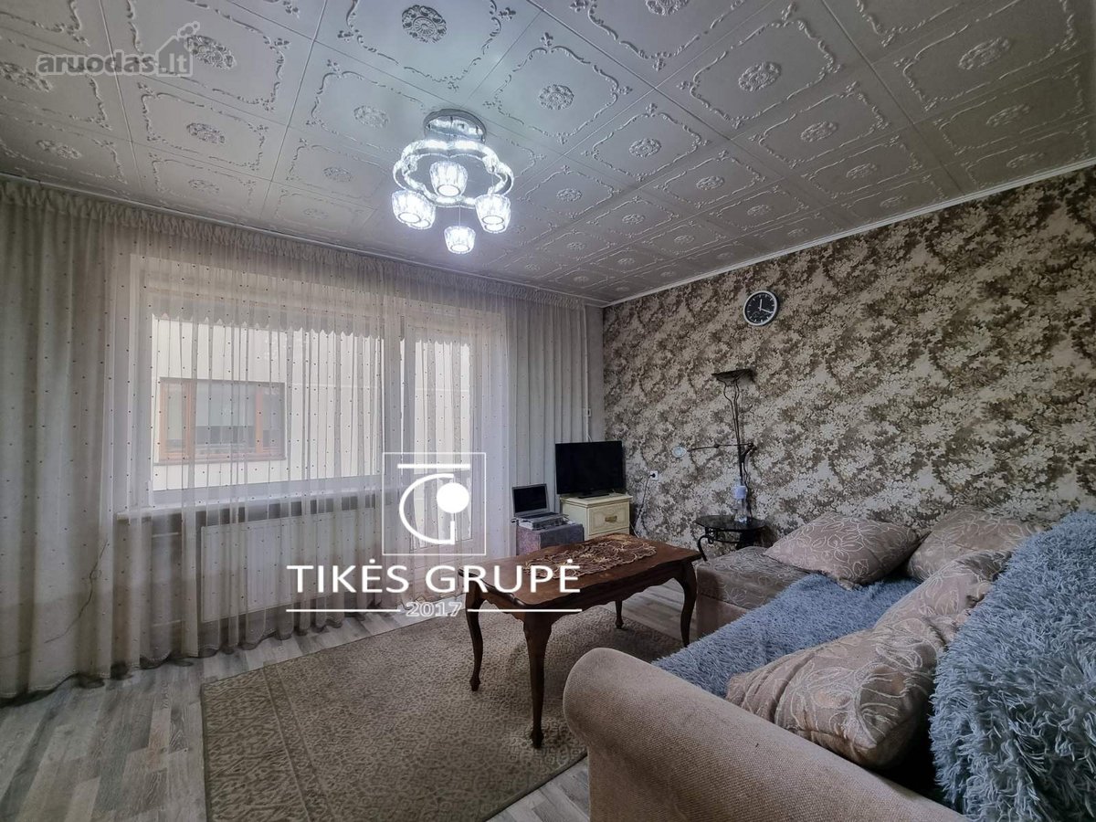 Klaipėdoje, Alytaus g., parduodamas erdvus 364,24 kv.m., mūrinis gyvenamas namas. Sklypas 6 arai + 3 arus galima išsipirkti.