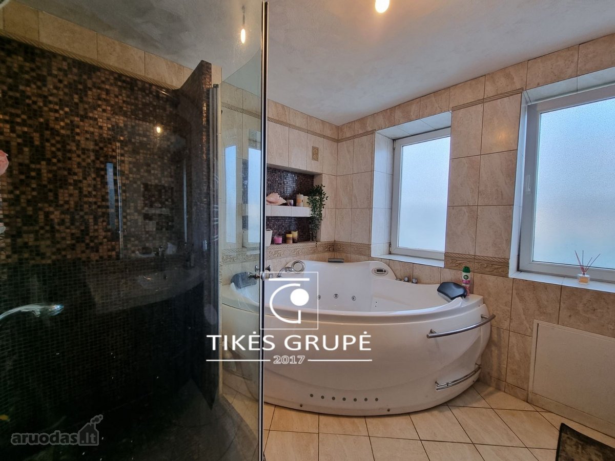 Klaipėdoje, parduodamas erdvus 140 kv.m., butas per du aukštus.