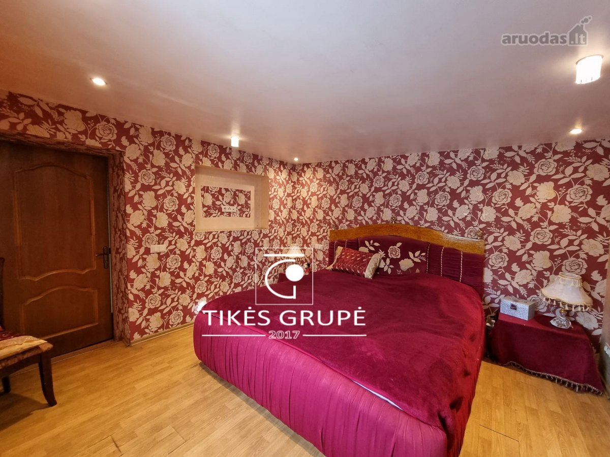 Klaipėdoje, parduodamas erdvus 140 kv.m., butas per du aukštus.