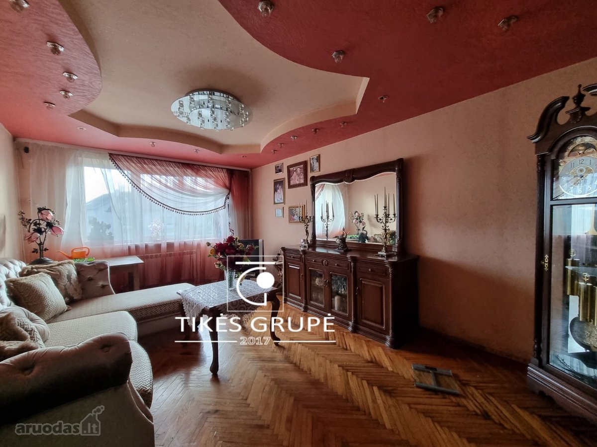 Klaipėdoje, parduodamas erdvus 140 kv.m., butas per du aukštus.