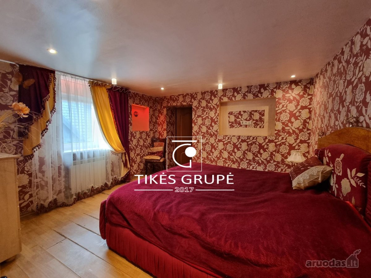 Klaipėdoje, parduodamas erdvus 140 kv.m., butas per du aukštus.