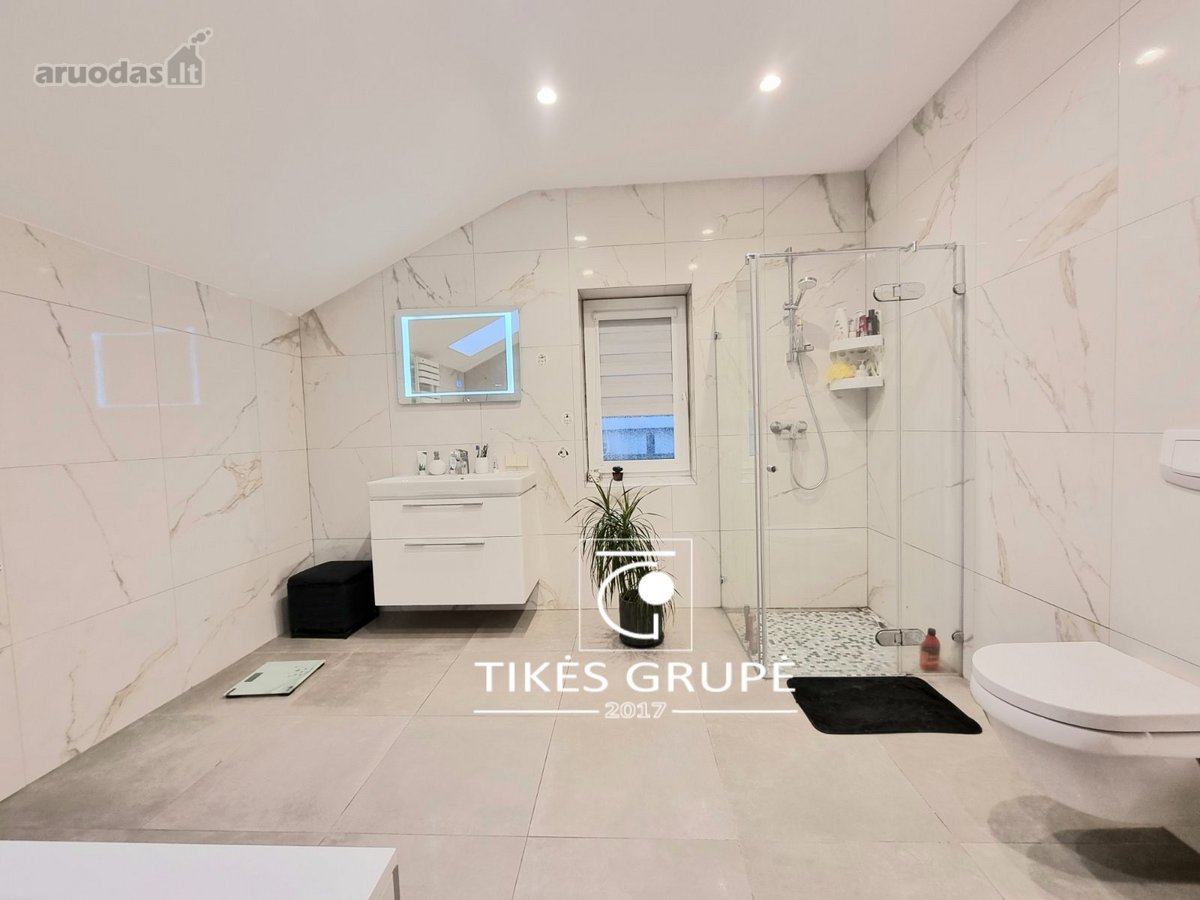 Klaipėdoje, Rimkuose., parduodamas įrengtas, erdvus 202 kv.m., gyvenamas namas. Sklypas 10.71 aro.