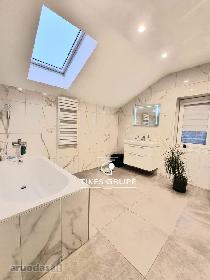 Klaipėdoje, Rimkuose., parduodamas įrengtas, erdvus 202 kv.m., gyvenamas namas. Sklypas 10.71 aro.