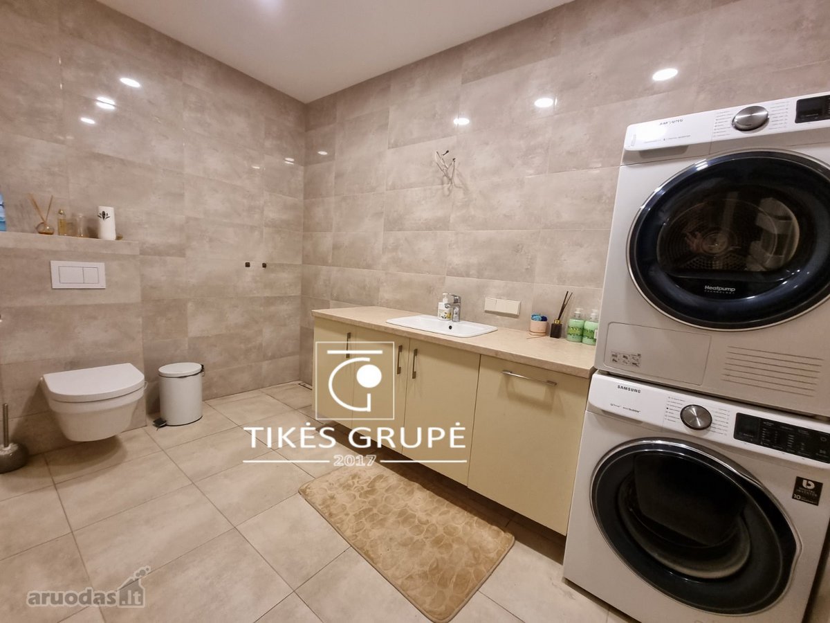 Klaipėdoje, Rimkuose., parduodamas įrengtas, erdvus 202 kv.m., gyvenamas namas. Sklypas 10.71 aro.