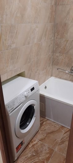 Renovuotame name 2 kambarių butas Švyturio gatvėje.