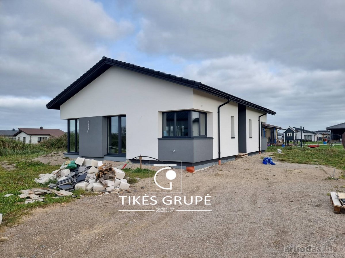 Baukštininkų k., parduodamas gero išplanavimo mūrinis namas su sklypu.