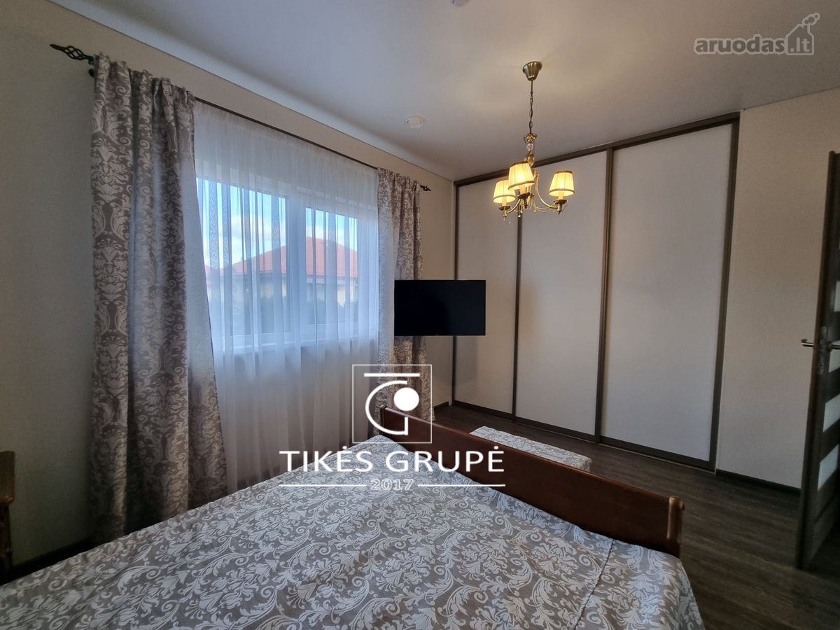 Klaipėdos raj., Trušeliuose., parduodamas šiuolaikiškai įrengtas, šviesaus ir jaukaus dizaino 1 aukšto 80 kv.m., mūrinis namas. Sklypas 4 arai.