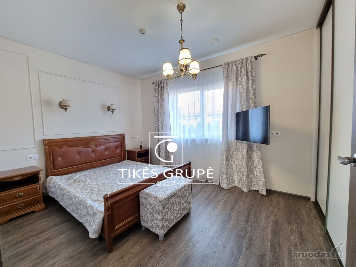 Klaipėdos raj., Trušeliuose., parduodamas šiuolaikiškai įrengtas, šviesaus ir jaukaus dizaino 1 aukšto 80 kv.m., mūrinis namas. Sklypas 4 arai.