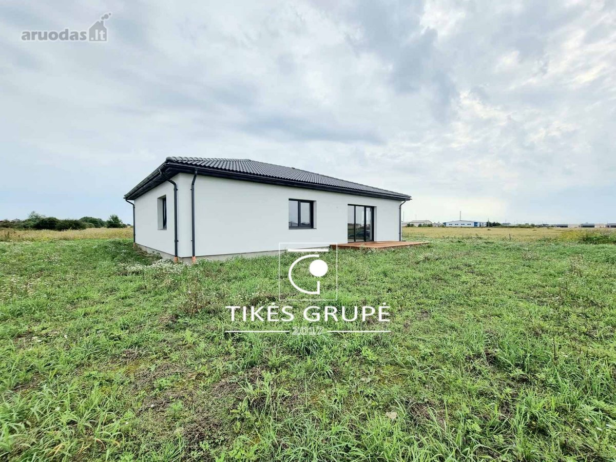 Klaipėdos raj., Trušeliuose parduodamas vieno aukšto su garažu 140 kv.m. A ++ energetinio naudingumo klasės mūrinis namas, sklypas 10 arų.