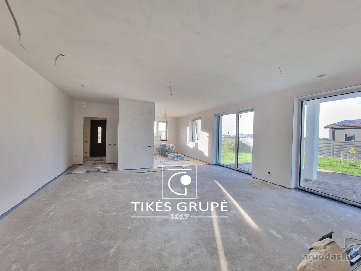 Klaipėdos r., Trušeliuose., parduodamas naujai pastatytas vieno aukšto 150 kv.m namas su garažu. Sklypas 10 arų