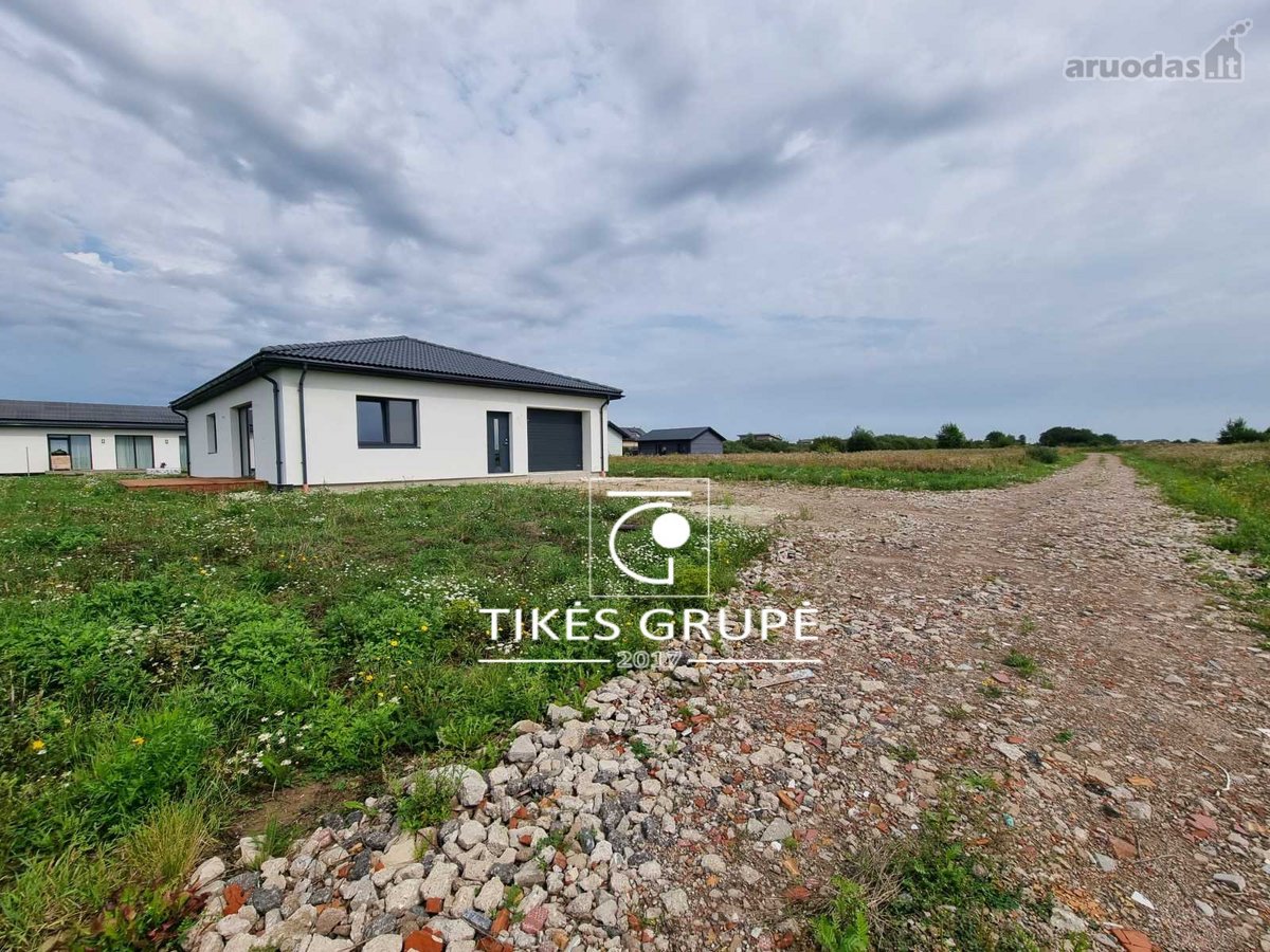 Klaipėdos raj., Trušeliuose parduodamas vieno aukšto su garažu 140 kv.m. A ++ energetinio naudingumo klasės mūrinis namas, sklypas 10 arų.