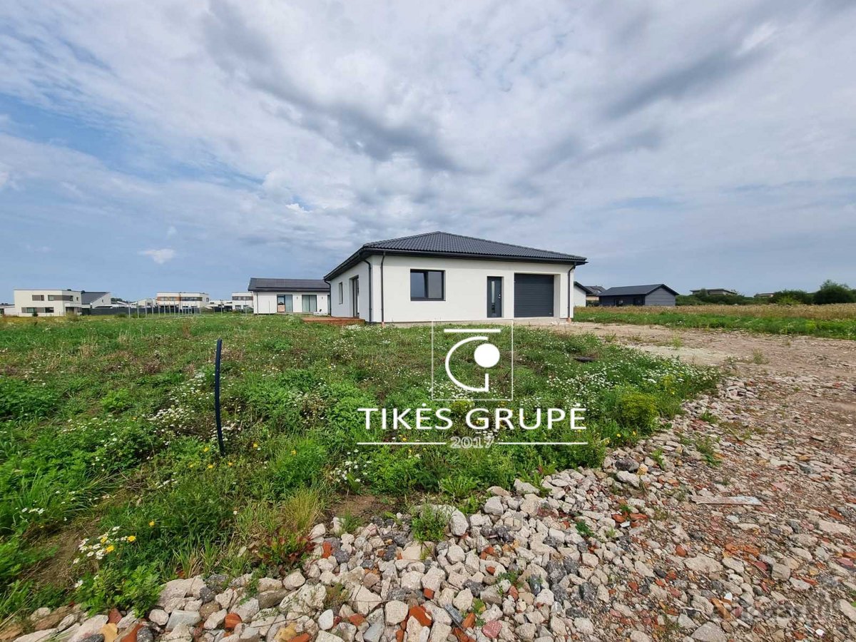 Klaipėdos raj., Trušeliuose parduodamas vieno aukšto su garažu 140 kv.m. A ++ energetinio naudingumo klasės mūrinis namas, sklypas 10 arų.