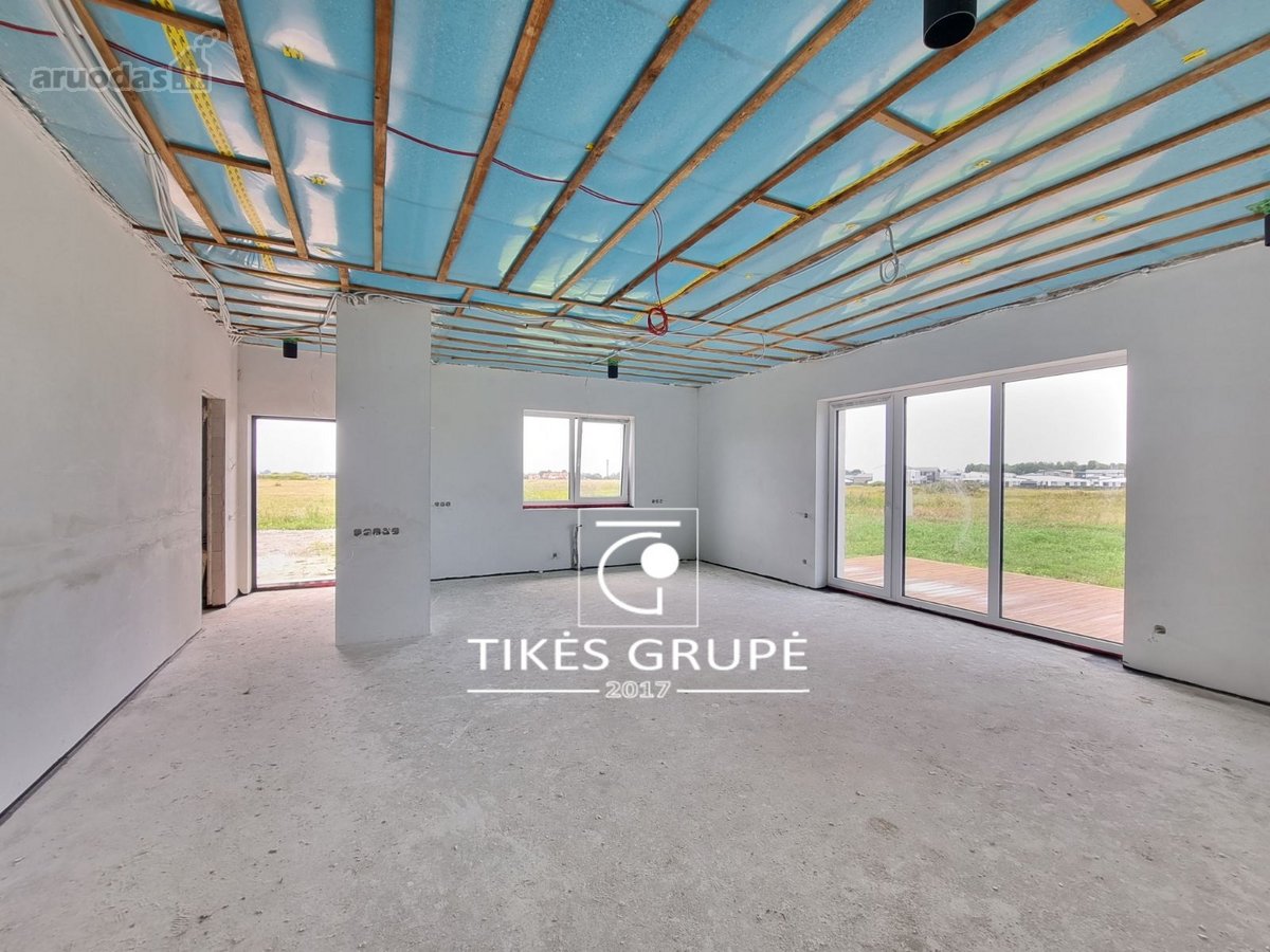 Klaipėdos raj., Trušeliuose parduodamas vieno aukšto su garažu 140 kv.m. A ++ energetinio naudingumo klasės mūrinis namas, sklypas 10 arų.