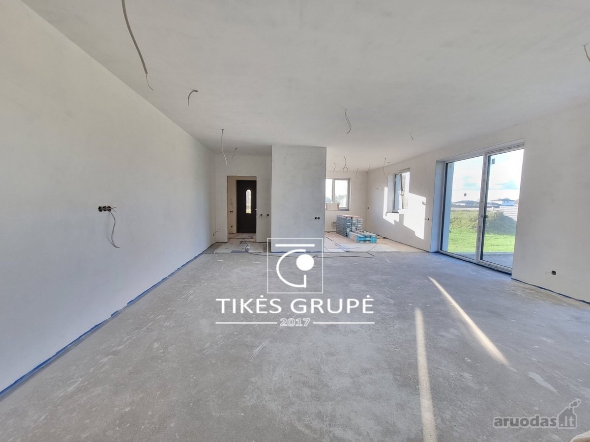 Klaipėdos r., Trušeliuose., parduodamas naujai pastatytas vieno aukšto 150 kv.m namas su garažu. Sklypas 10 arų