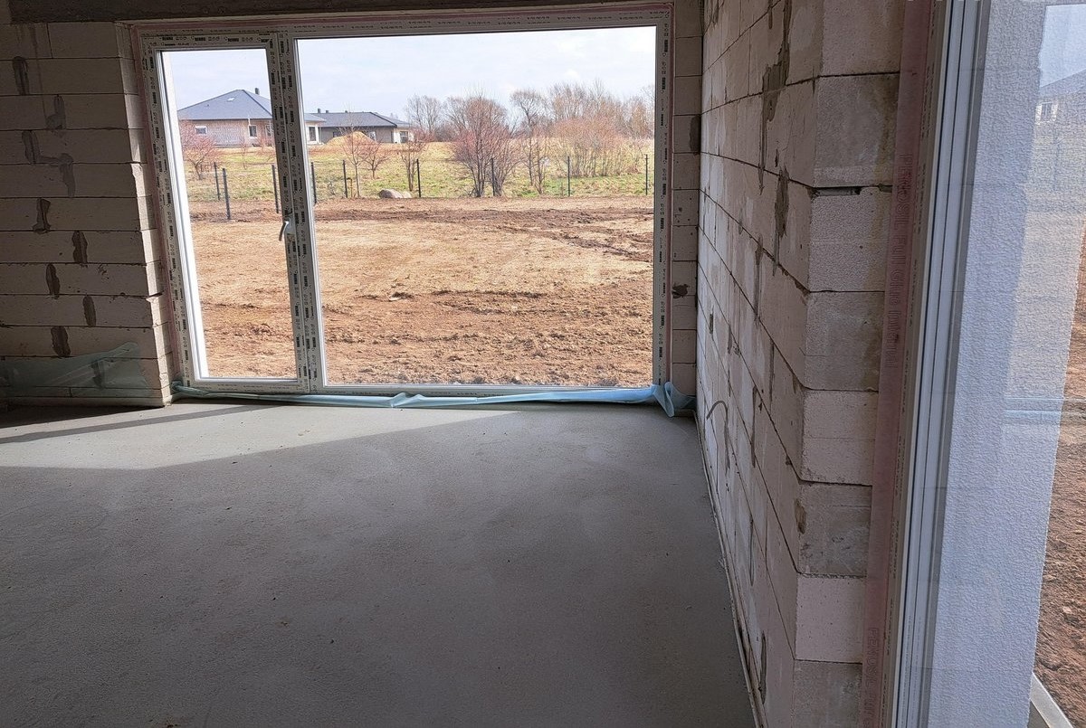 Parduodamas namas padarytas gyventi dviems šeimoms – iš “dviejų dalių”, po 64,55 kv/m.