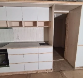 Stalių brigada kokybiškai atlieka medžio darbus