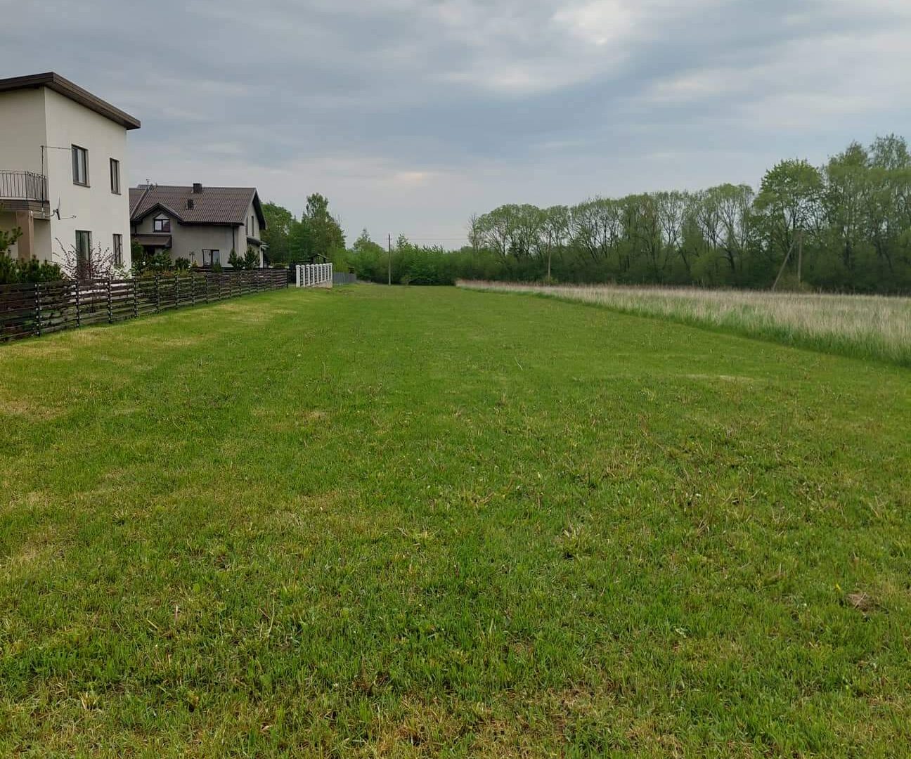 Parduodamas ilgas žemės sklypas
