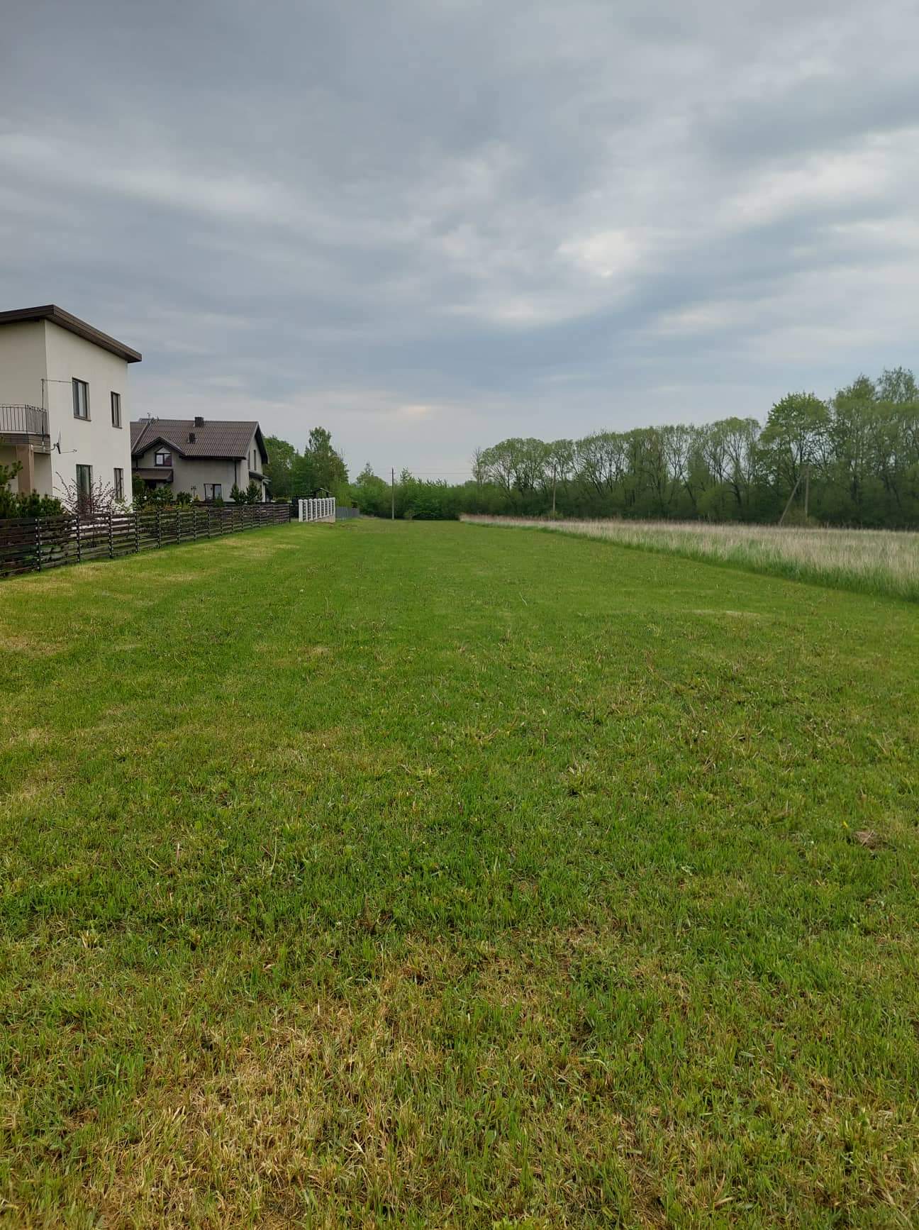 Parduodamas ilgas žemės sklypas