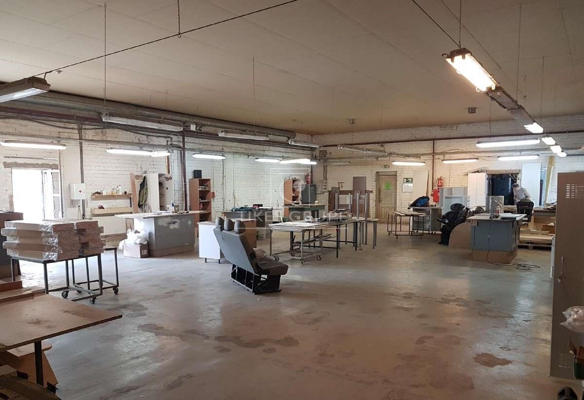 Gargžduose Statybininkų g., nuomojamos biuro / gamybinės / sandėliavimo patalpos.