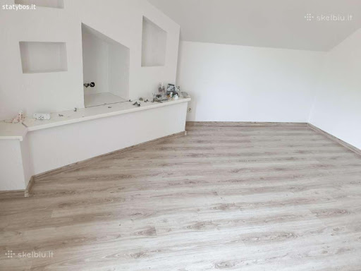 Stalių brigada kokybiškai atlieka medžio darbus