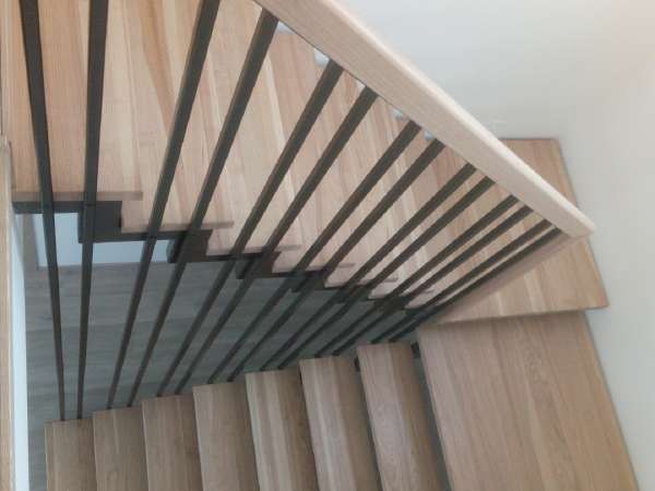 Stalių brigada kokybiškai atlieka medžio darbus