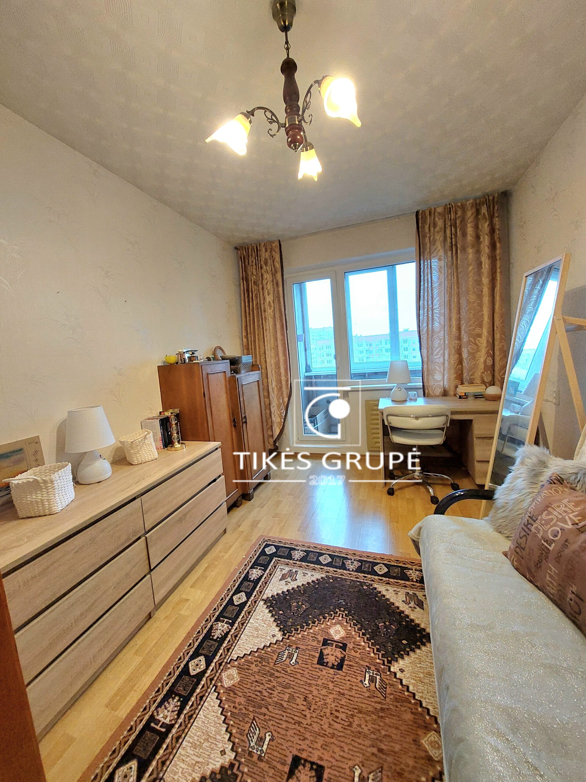 Parduodamas 4k. butas su holu