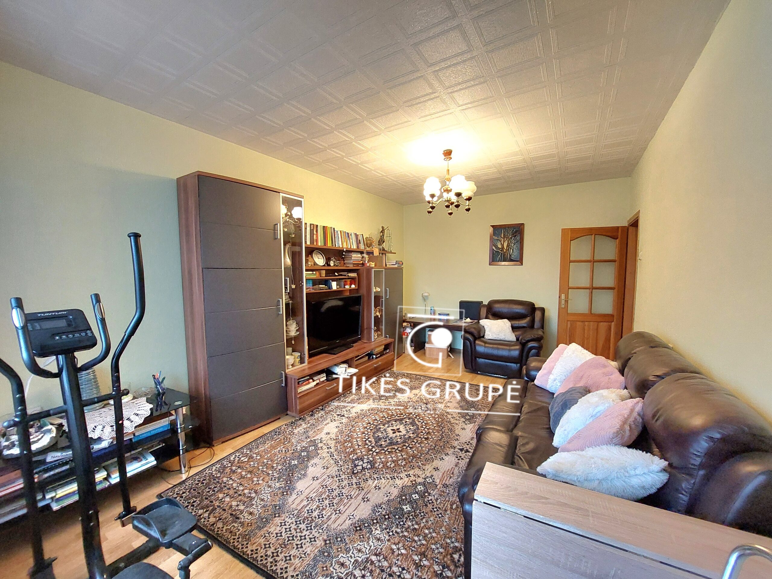 Parduodamas 4k. butas su holu