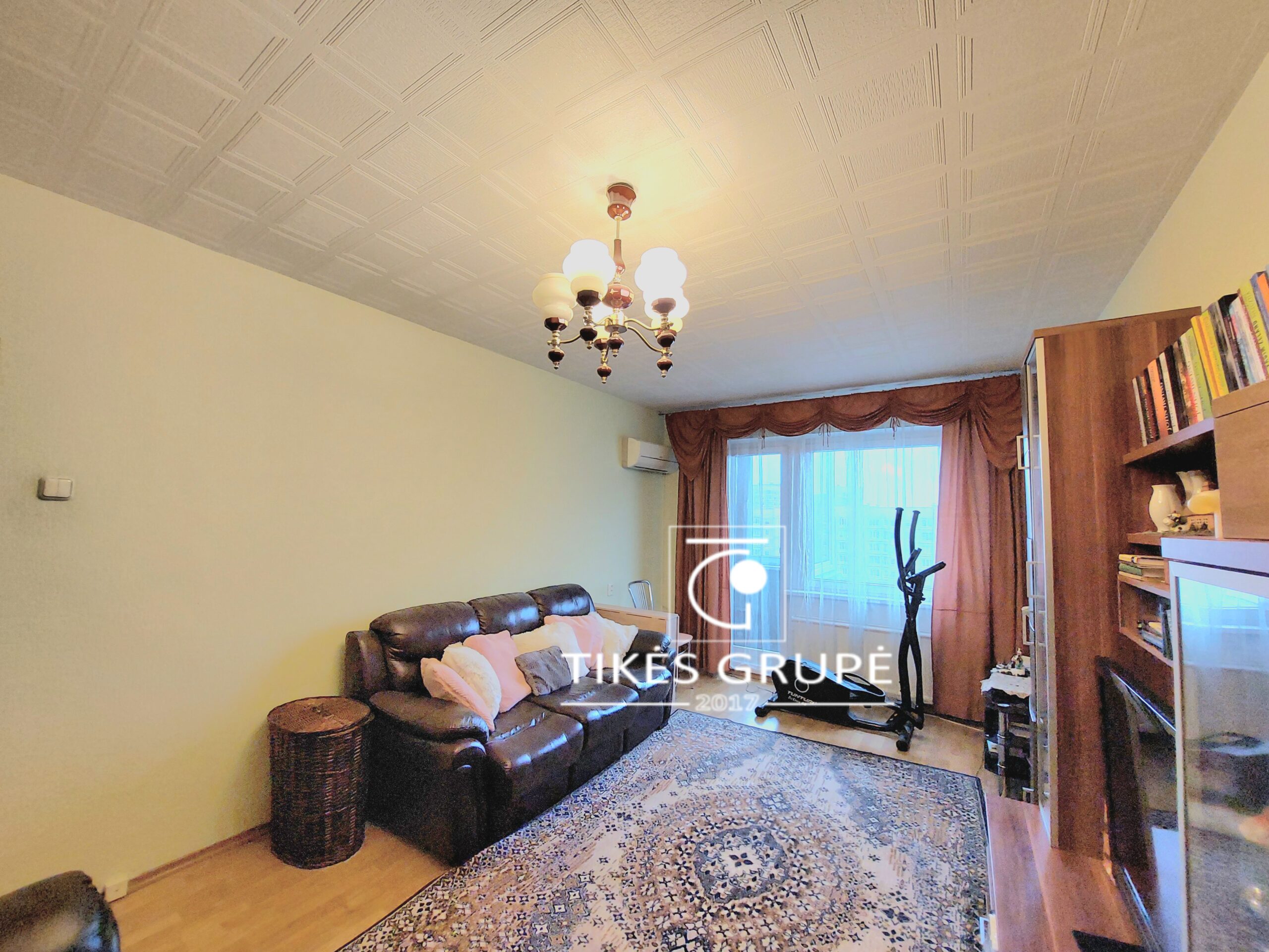 Parduodamas 4k. butas su holu