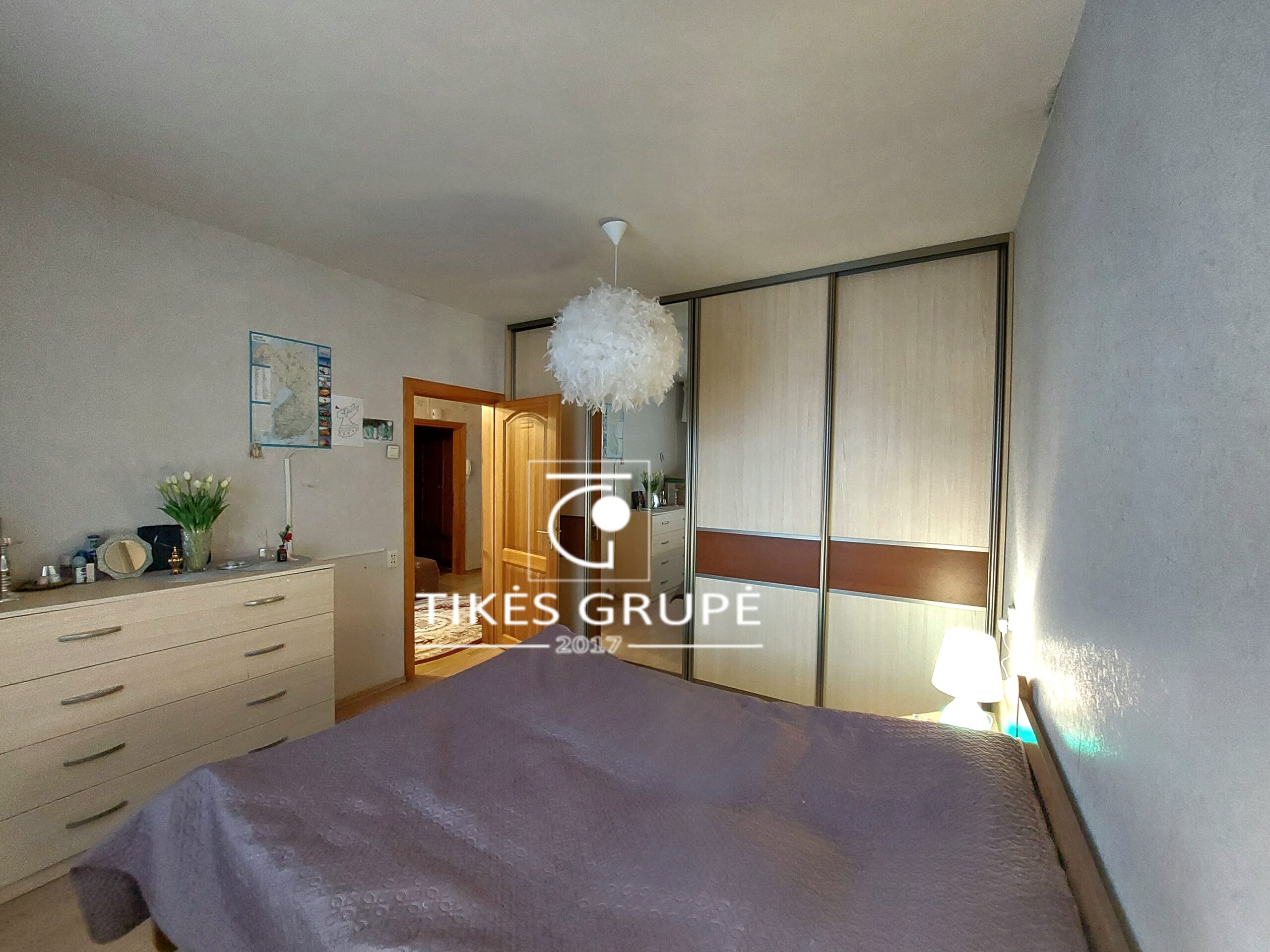 Parduodamas 4k. butas su holu