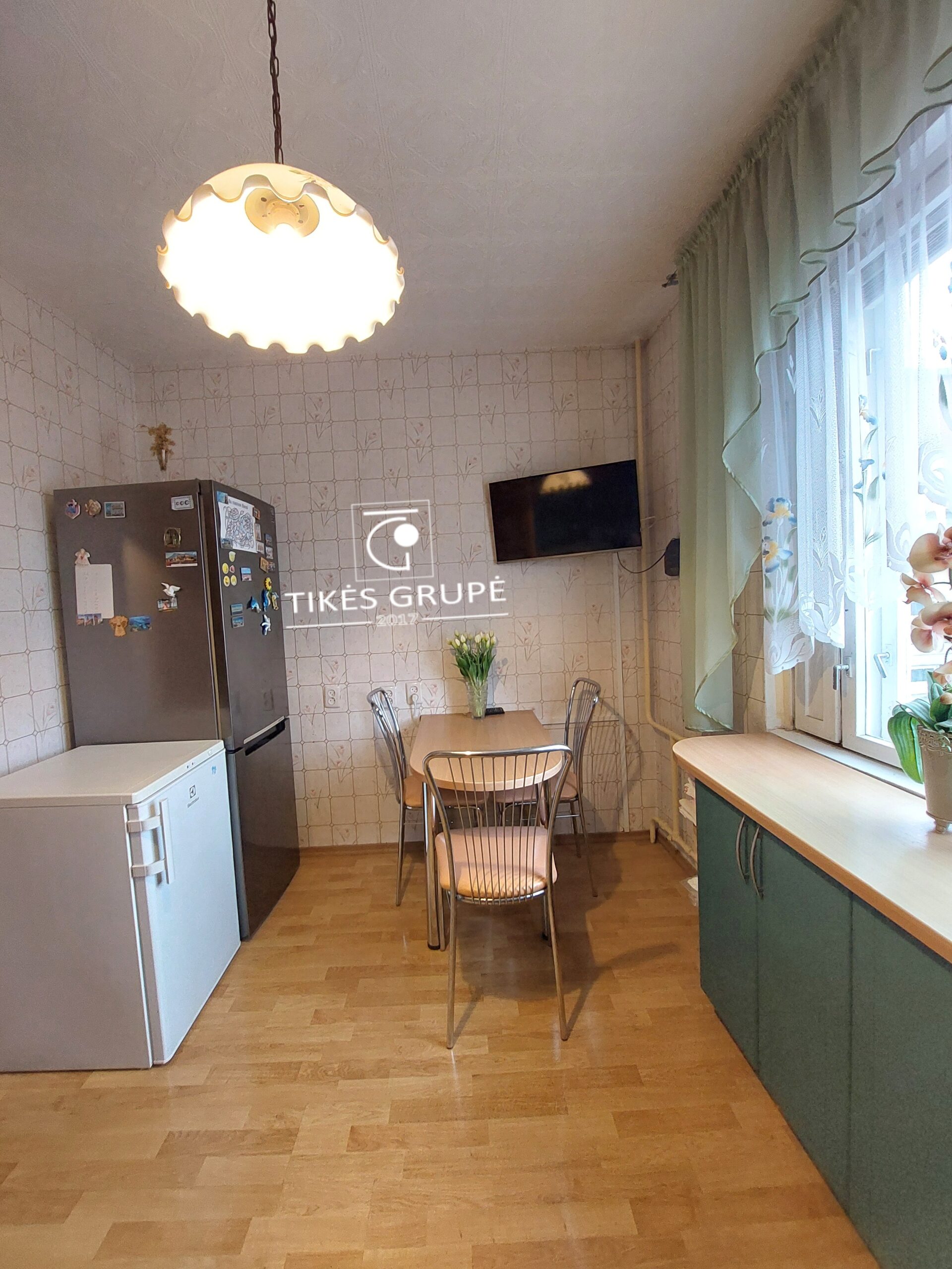 Parduodamas 4k. butas su holu