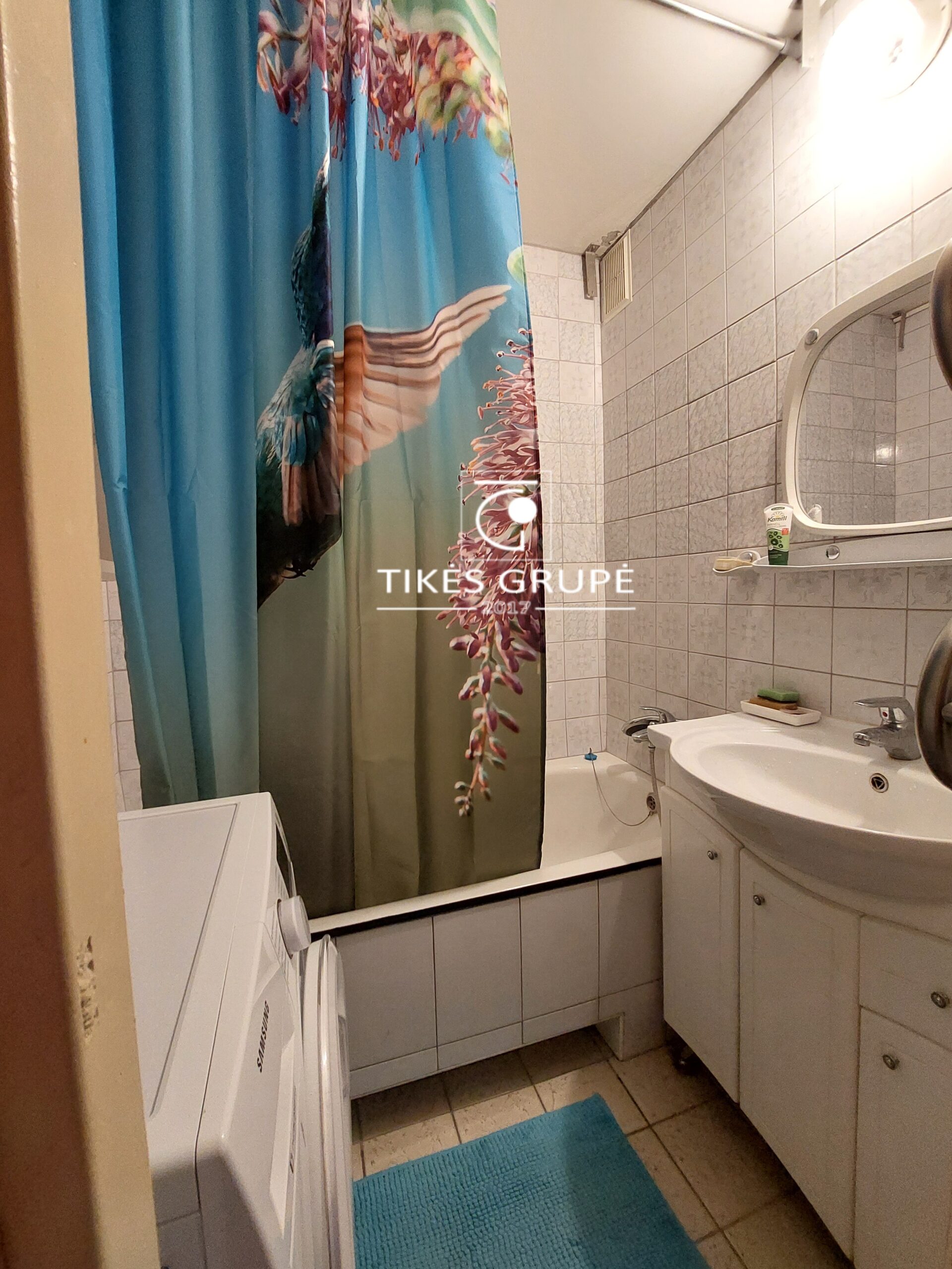 Parduodamas 4k. butas su holu