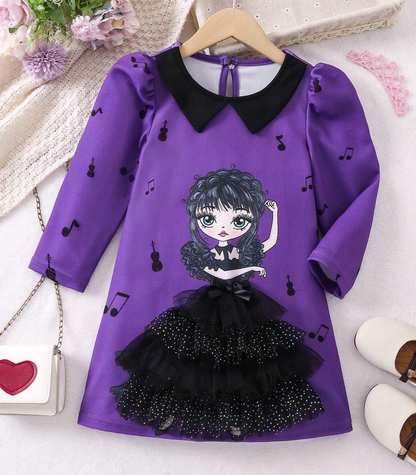 Violetinė suknelė Trečiadienė