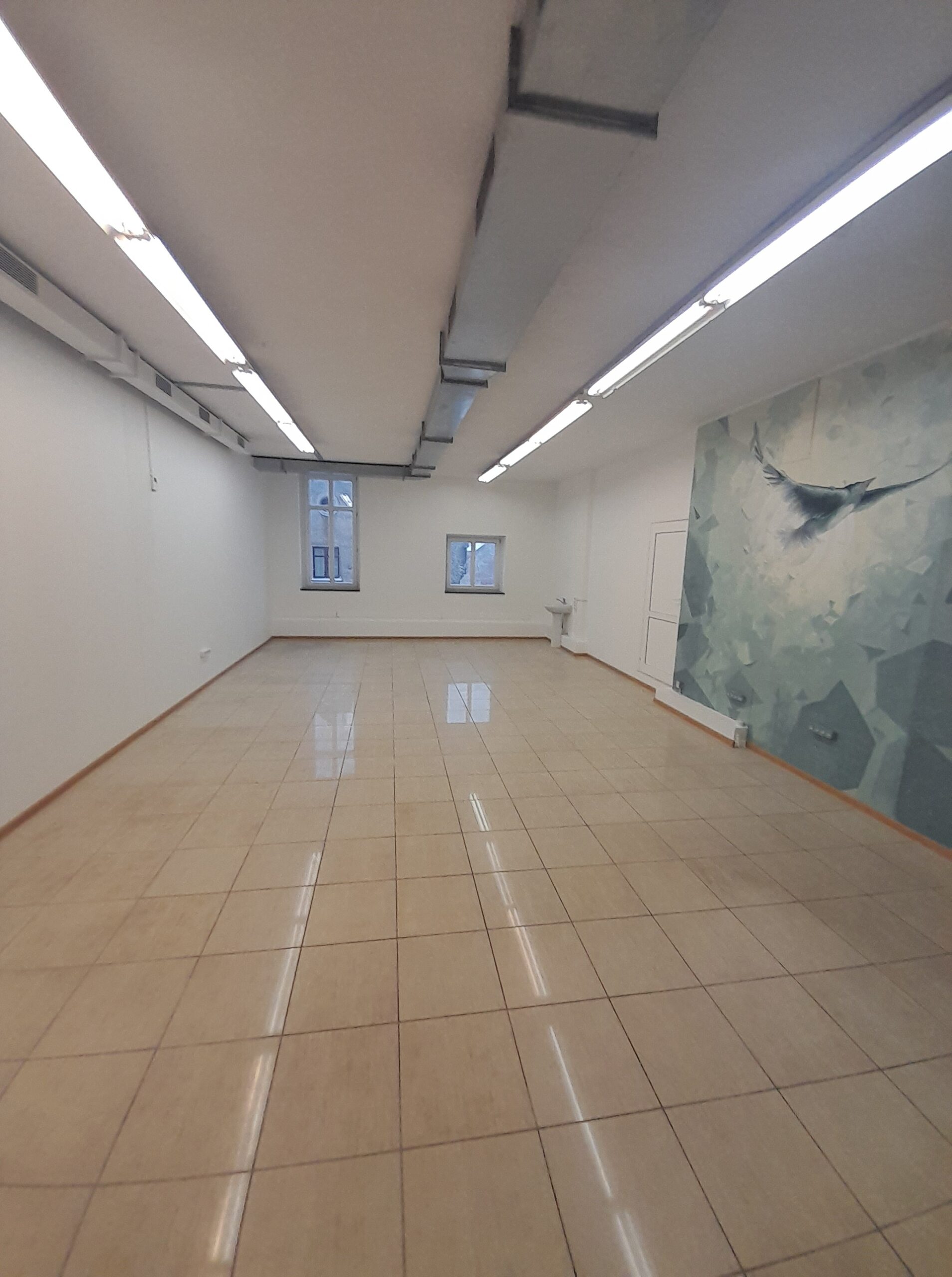 Išnuomojamos 55 kv.m. Grožio – paslaugų studijai patalpos trečiame aukšte Tiltų g.