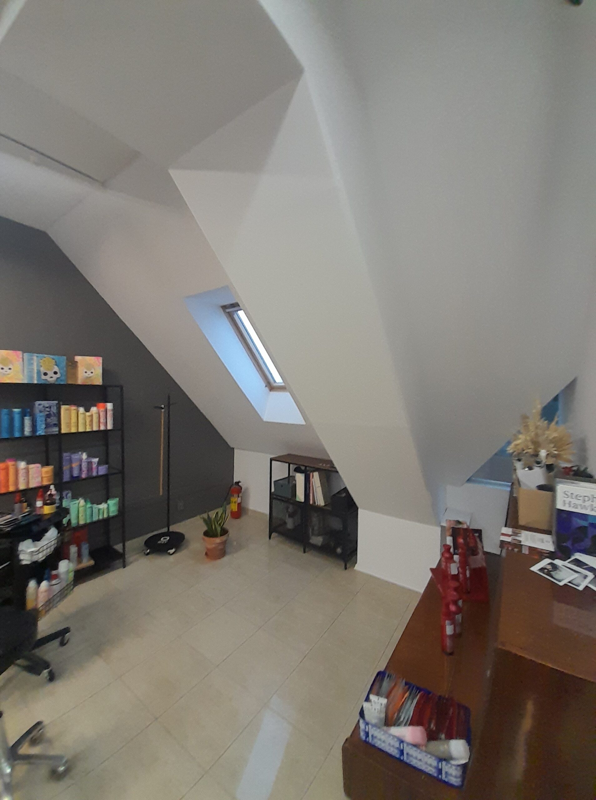 Išnuomojamos grožio studijos patalpos trečiame aukšte