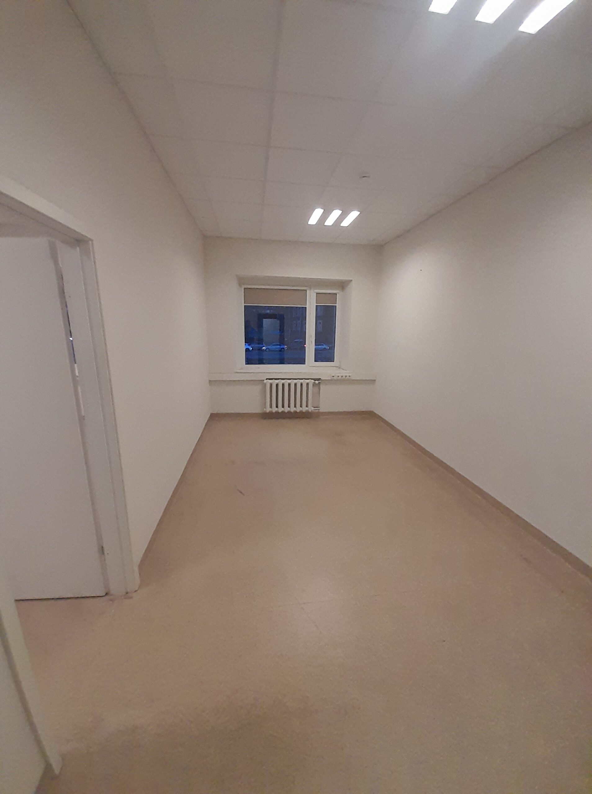 Išnuomojamos 55 kv.m. Patalpos su galimybe įsirengti kriaukles Naujoji Uosto g. Centre. Patalpos tinka, masažo, grožio ar ofiso veiklai