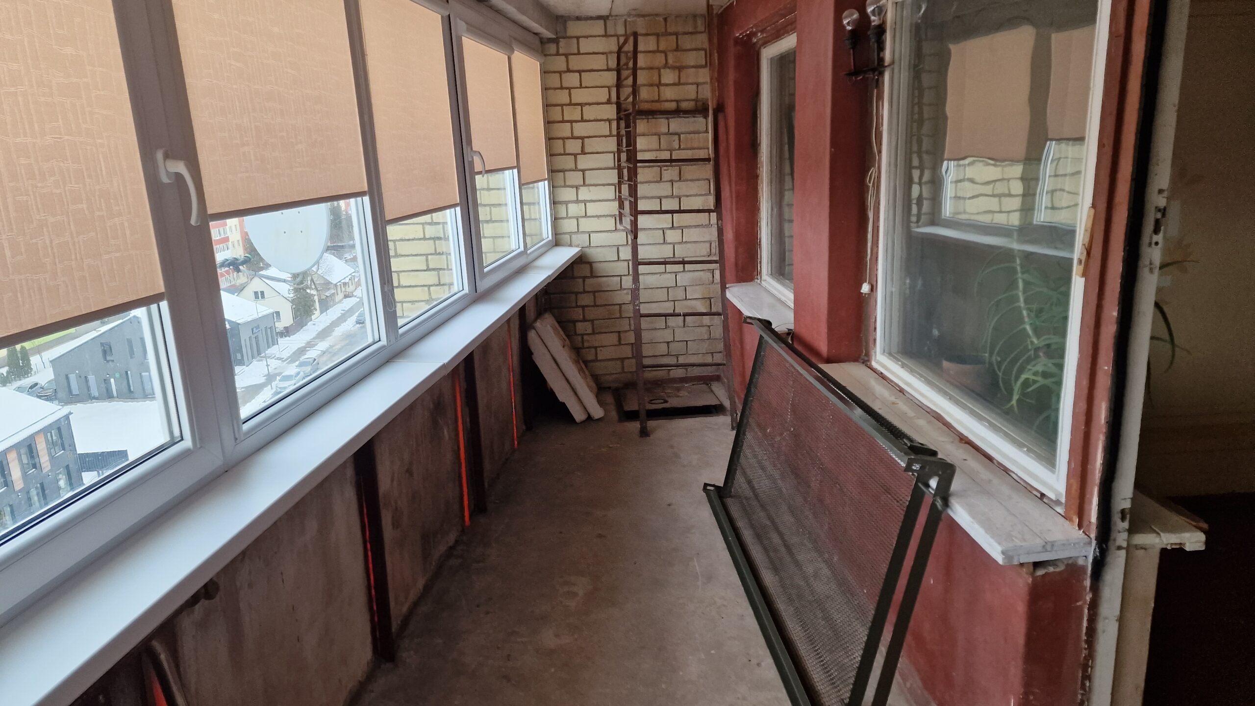 Parduodamas  2 kambarių butas, reikalingas kapitalinis remontas, Beržų g. 25, Panevėžyje.