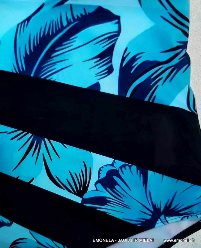 Vientisas maudymosi kostiumėlis ŽYDRĖ.  Dydis etiketėje: 5 XL. 